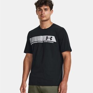 Men’s Under Armour Left Chest Stripe Short Sleeve Size Medium